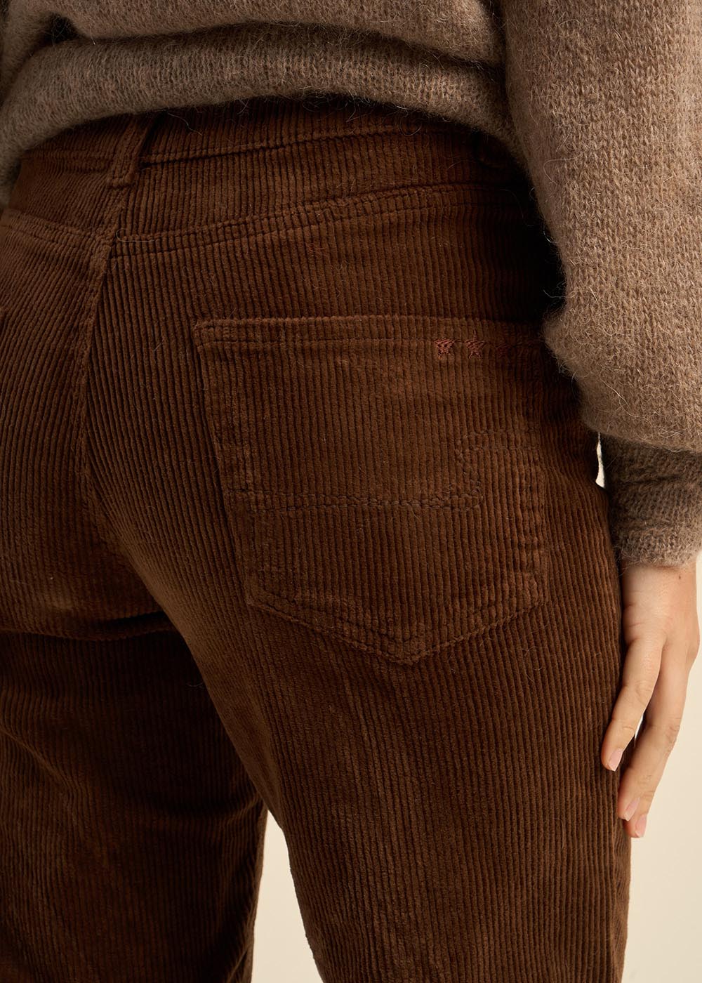 Pavlina - Pantalon Boyfriend Velours Sud Express seconde main photo 4